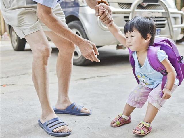 如何劝孩子离家出走(孩子离家出走如何报警)(图1)